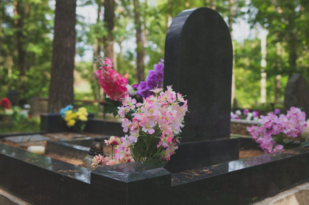 5 bonnes raisons de choisir un monument funéraire en granit